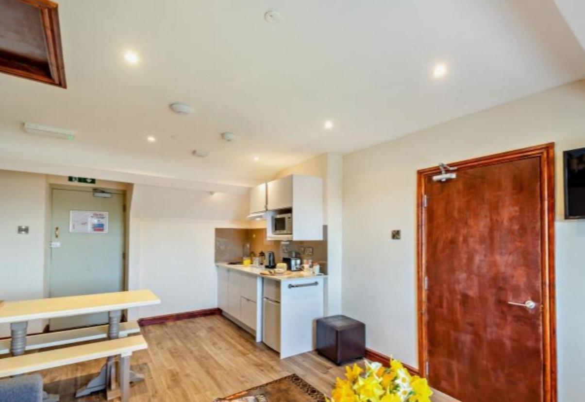 Lion Hotel & Studio Apartments Criccieth Ngoại thất bức ảnh