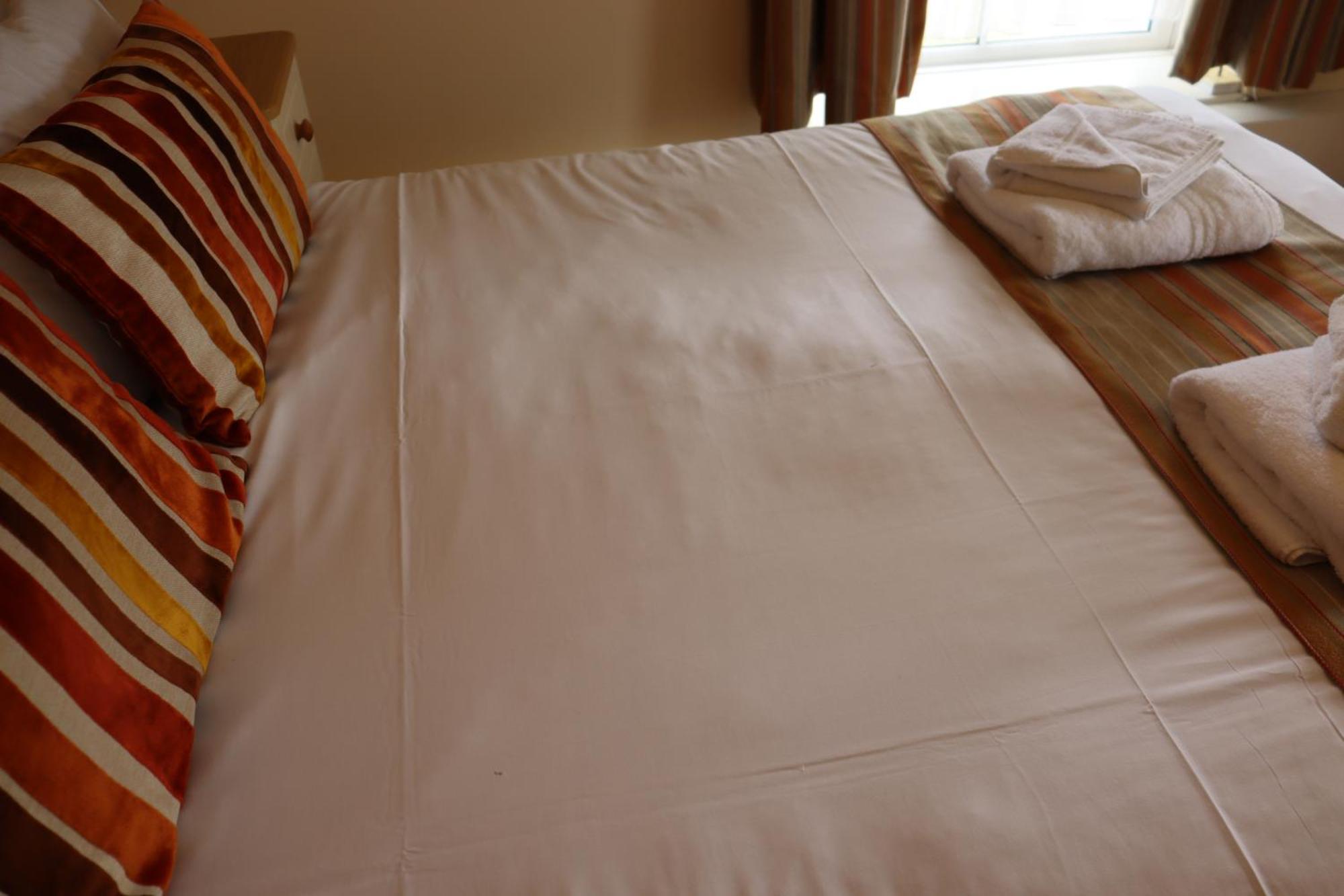 Lion Hotel & Studio Apartments Criccieth Ngoại thất bức ảnh