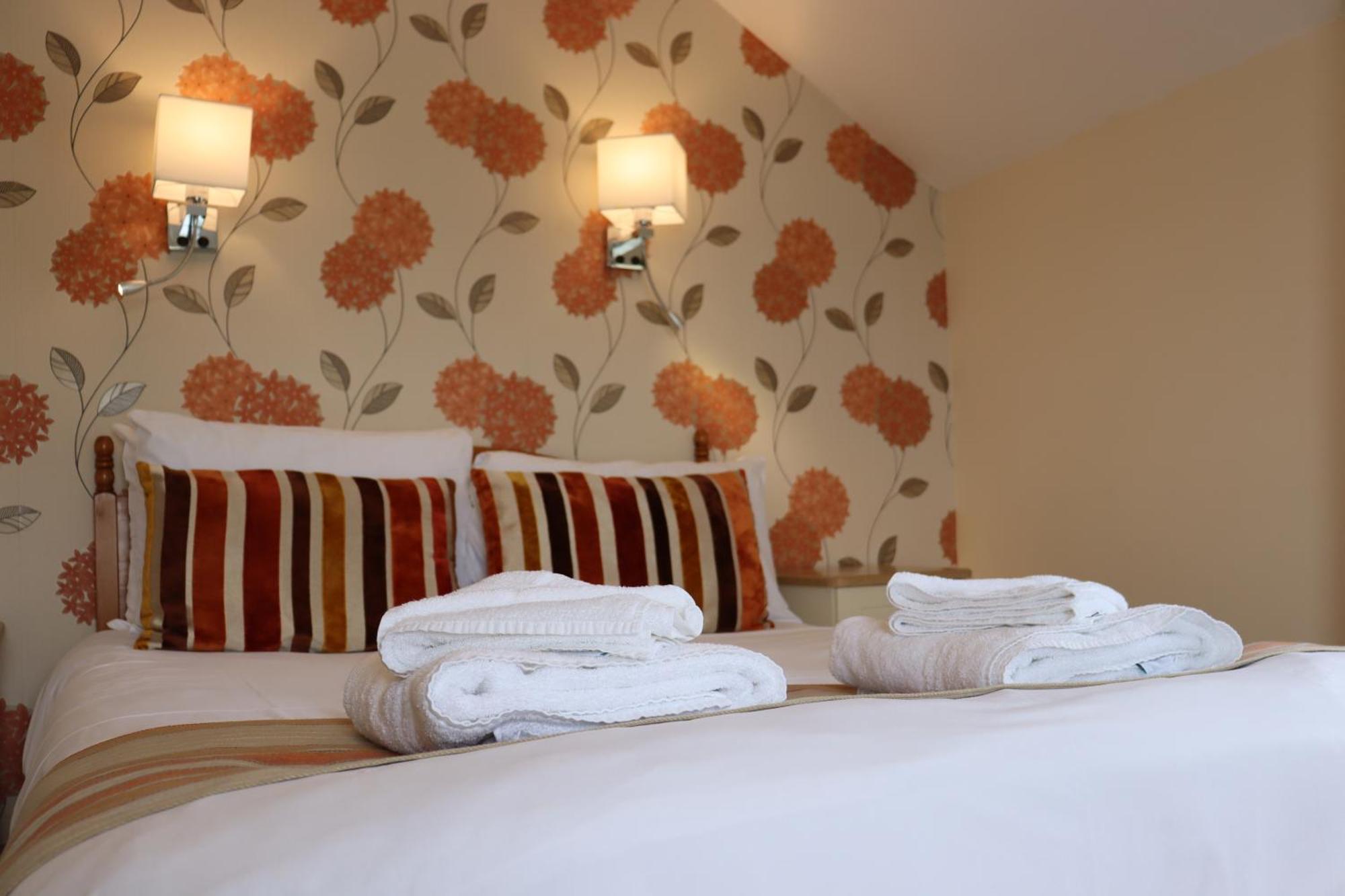 Lion Hotel & Studio Apartments Criccieth Ngoại thất bức ảnh