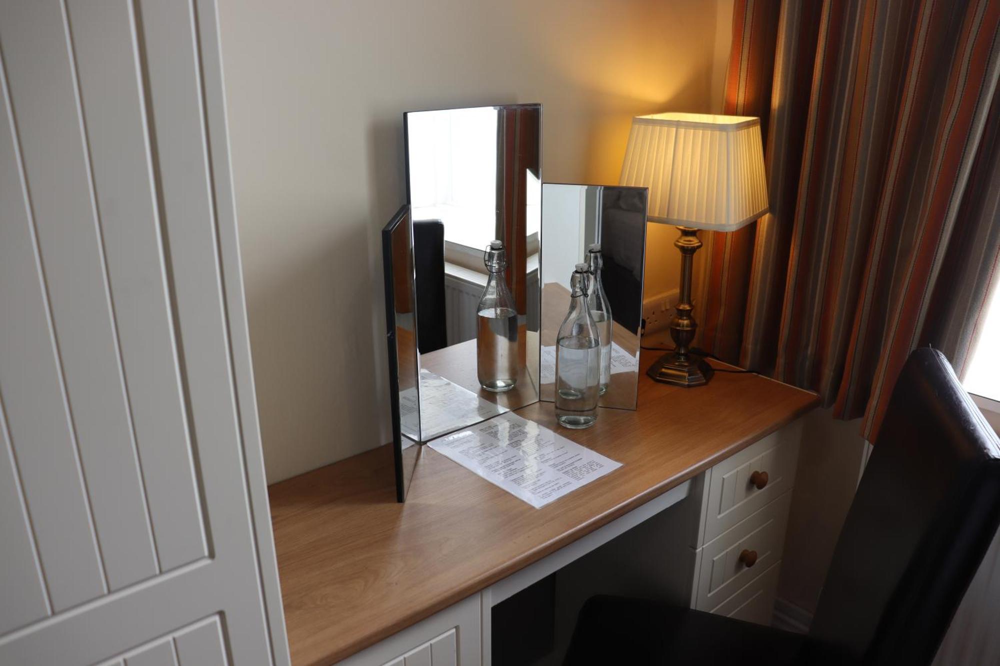 Lion Hotel & Studio Apartments Criccieth Ngoại thất bức ảnh