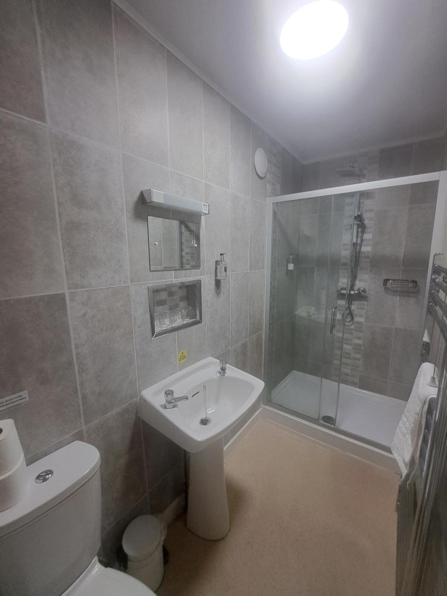 Lion Hotel & Studio Apartments Criccieth Ngoại thất bức ảnh
