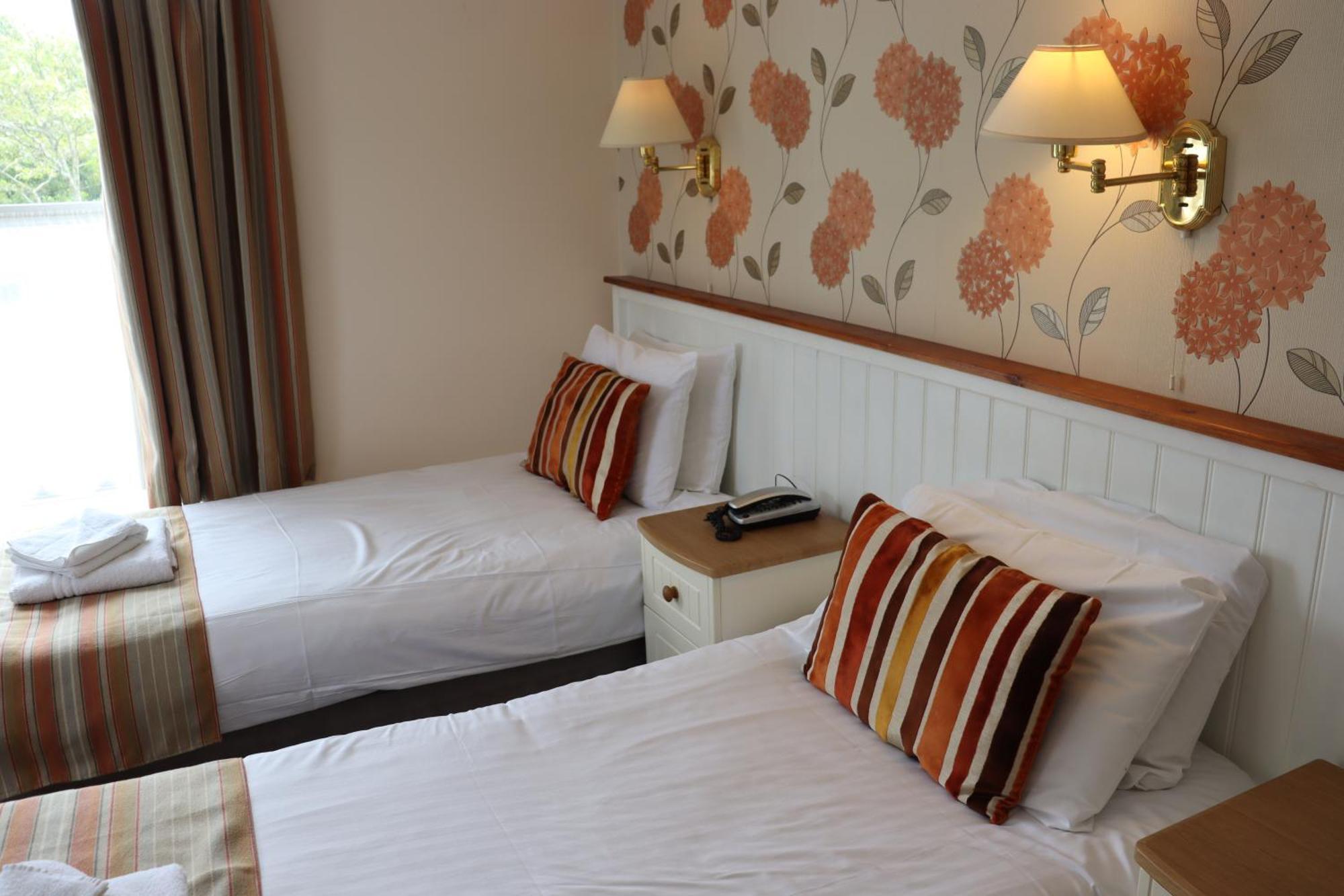 Lion Hotel & Studio Apartments Criccieth Ngoại thất bức ảnh
